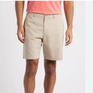 Old Navy men’s size‎ 32 ultimate tech slim fit short shorts, built-in flex (New)